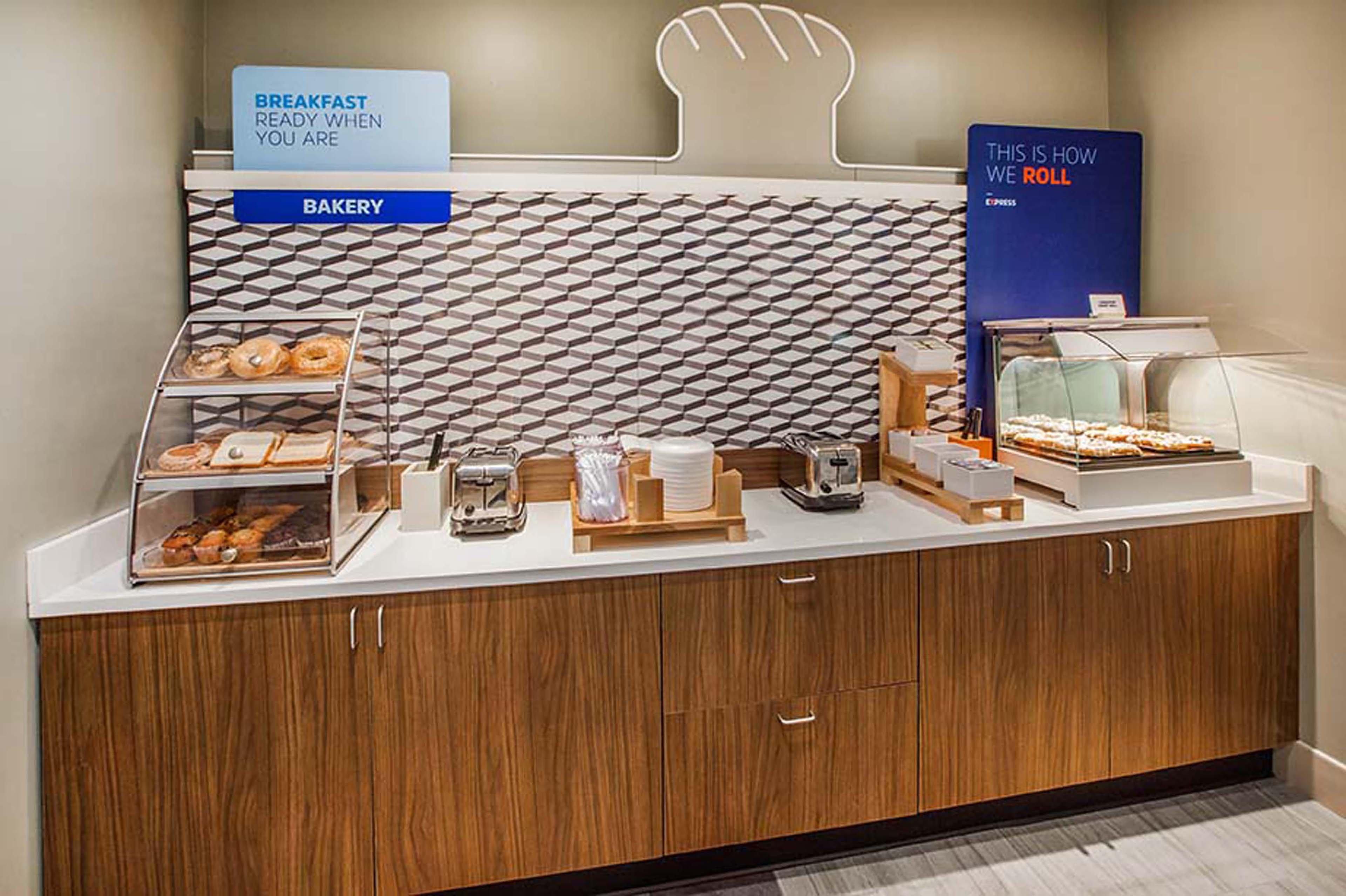 Holiday Inn Express Boston North-Woburn By Ihg Exterior foto